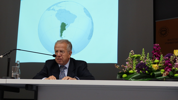 Амбасадор Аргентине, њ.е. Освалдо Марсикo посетио је Факултет и одржао предавање о Аргентини
